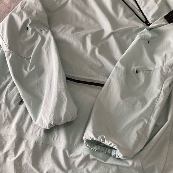 On Cloud Running Jacket Women’s S Green Lightweight Pocket Zip Athletic Active - Picture 3 of 11